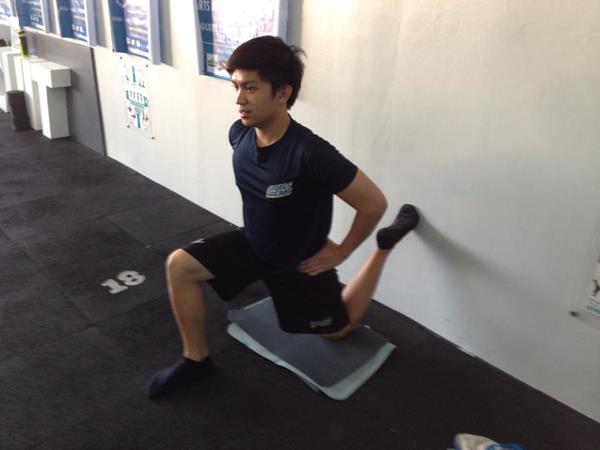 ms_training_18_Quad and Hip Flexor Stretch