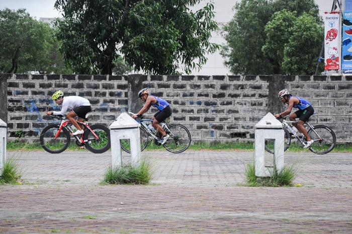 Triathletes doing laps around the course