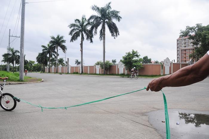 A simple plastic rope is used to regulate vehicles coming in from the park's main entry point whenever there is an ongoing race