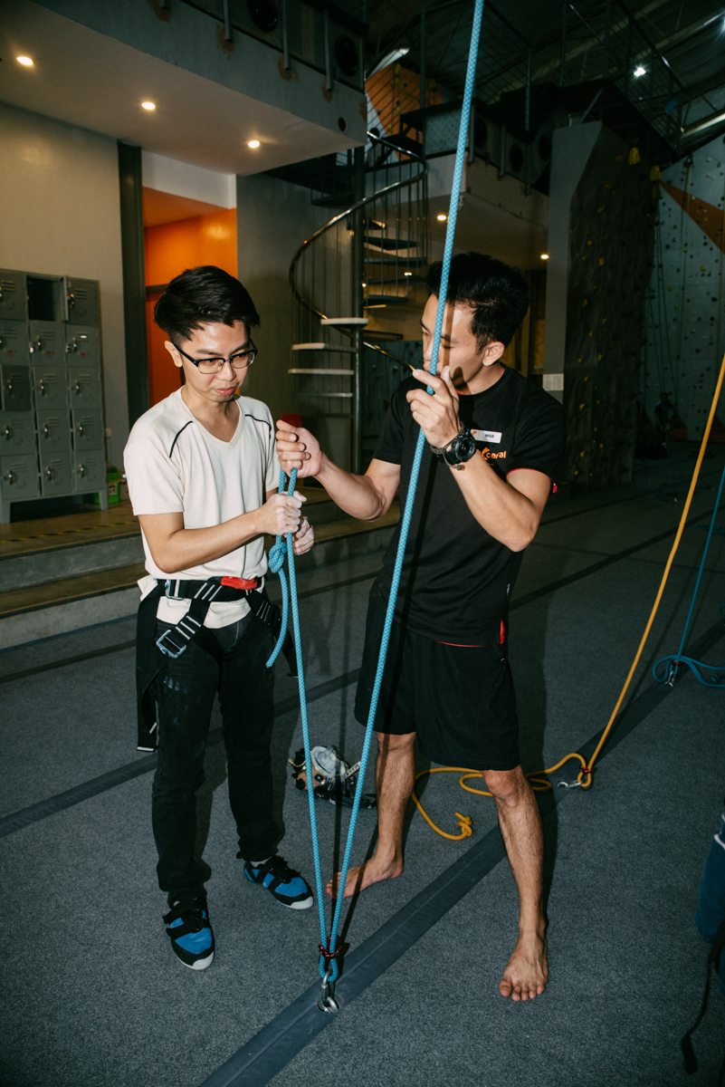 Climb Central Manila: When handling the belaysafe for your partner, keep your grip strong and steady on the back rope while grasping the front rope