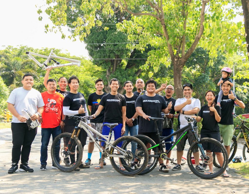 The Rurok Bikes Team: PJ Tolentino, Walrus Halamani, Ken Narvasa, Julien Cleto, and Isa Halamani with the first few members of the Rurok Bikes family at the Fort Bonifacio Army Trail