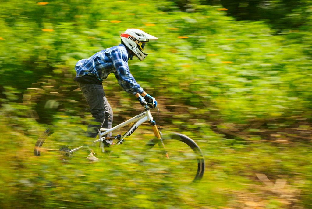 Randee Vivo at a high speed section of the 3Skulls Downhill Track in Tagaytay on his Rurok bike