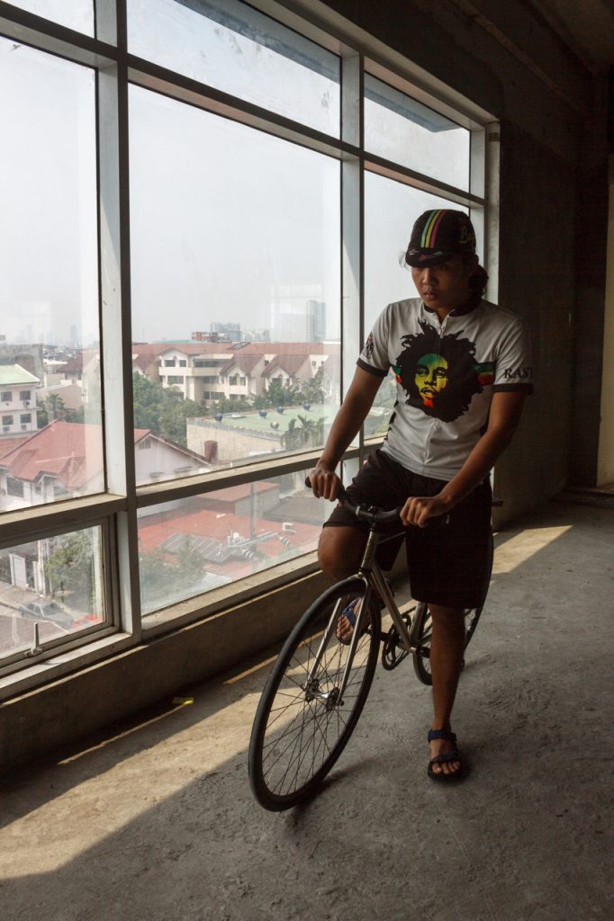 Why more people should consider bike commuting? You're helping Metro Manila with its traffic problem