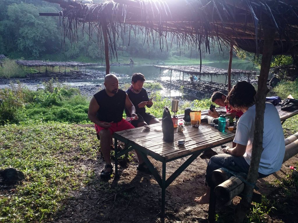 Nothing beats a lunch by the river—literally Tabing Ilog