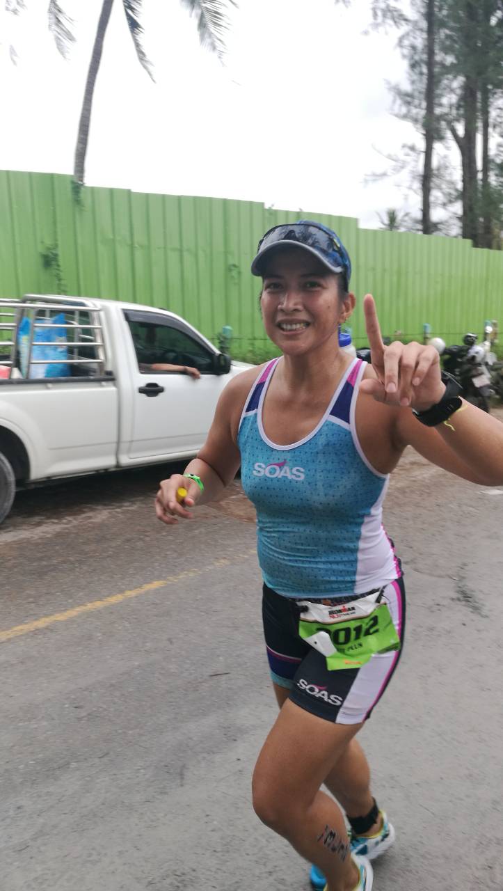 Let these female triathletes inspire you to form your own team: Glenda on the run