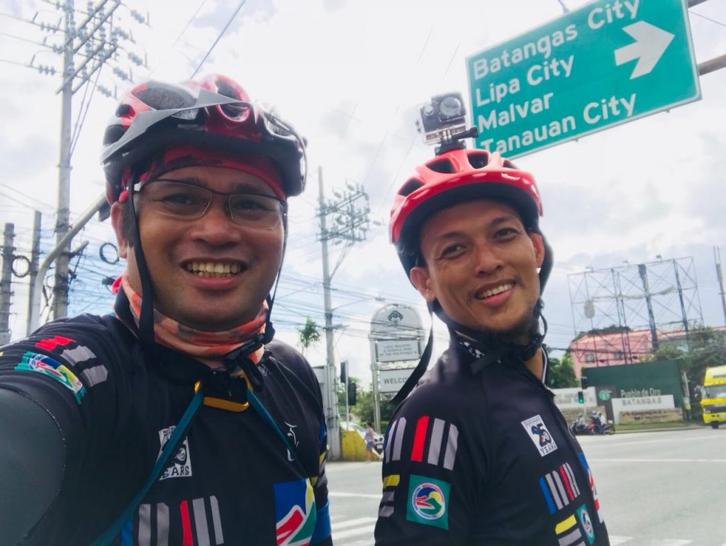 Metropolitan Mountaineering Society vice president Mau accompanied Cuñada from Pasig to Batangas for his dystonia awareness cycling campaign