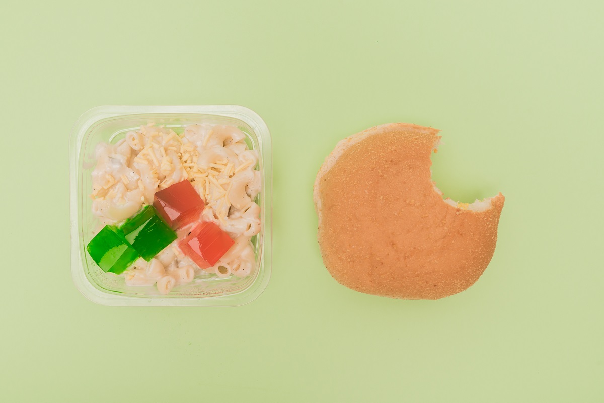 7-11's convenience foods: classic macaroni salad and cheesy egg breakfast pandesal