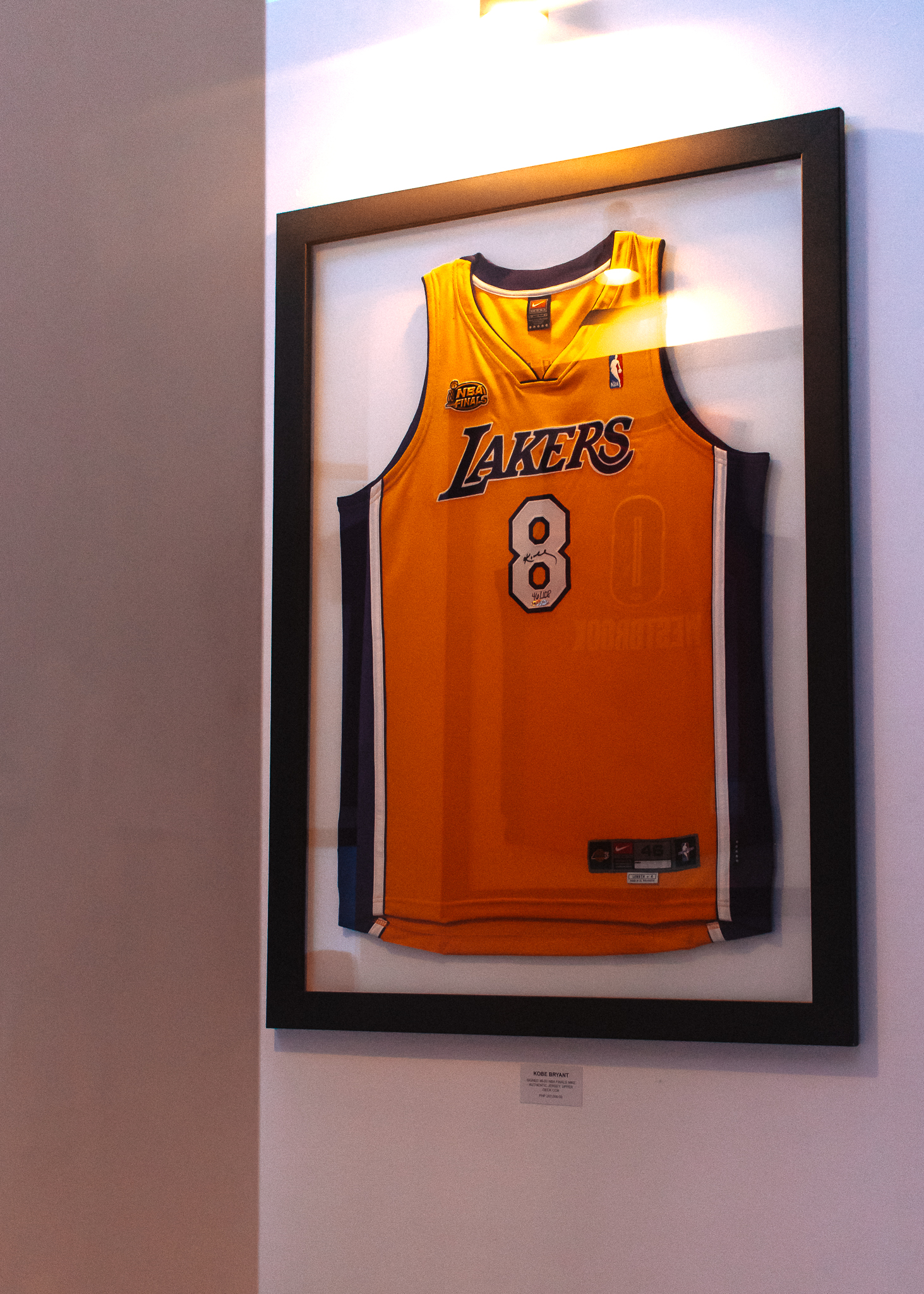 Kobe Bryant-signed jersey for P300,000, cop or drop?