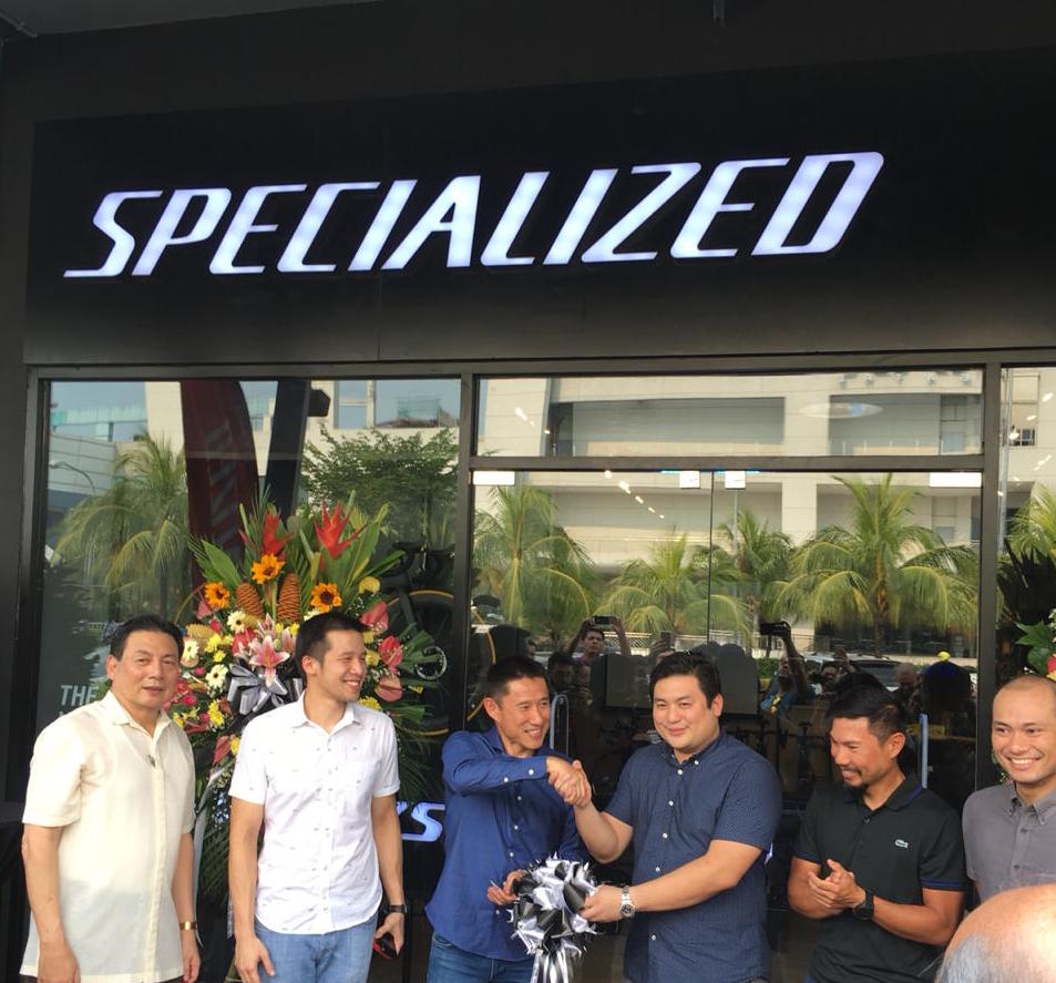 Specialized discount store moa