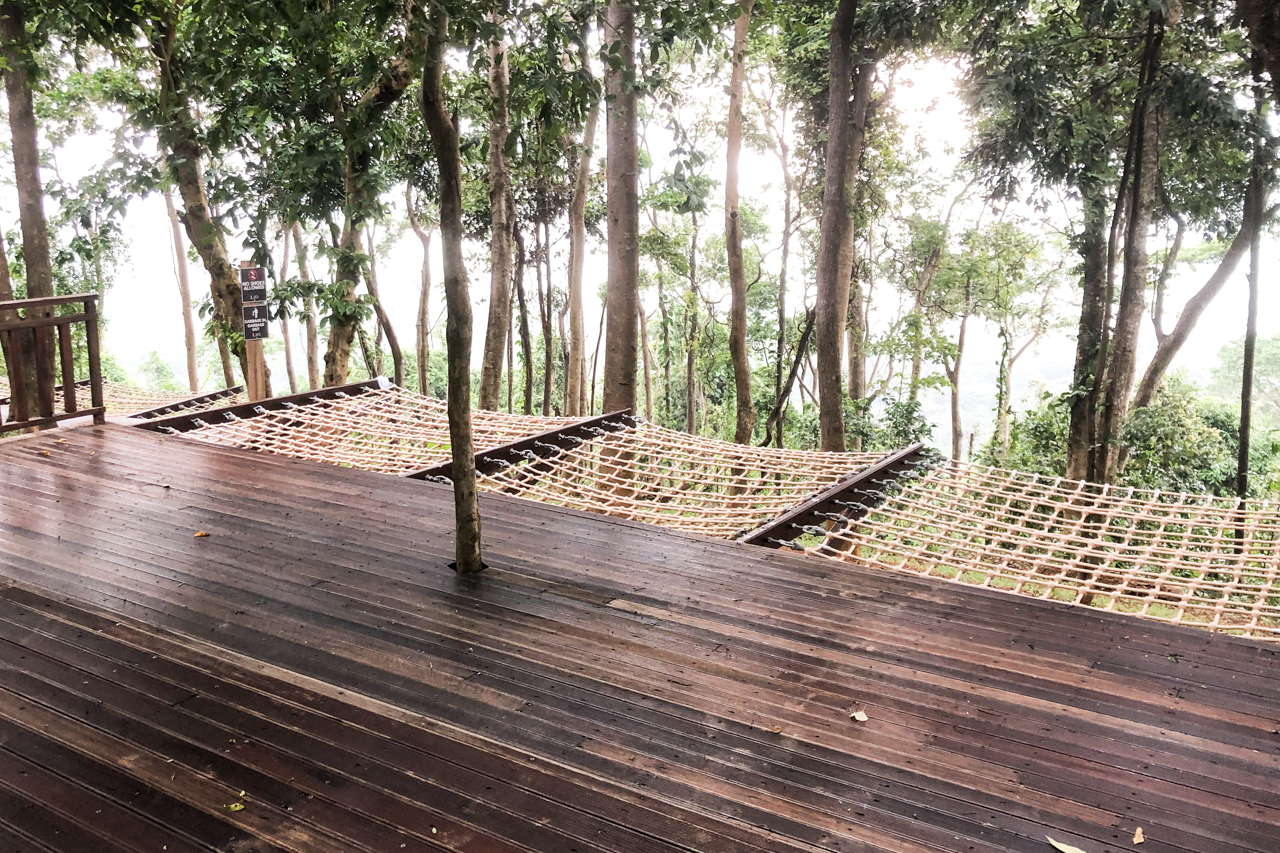 The view deck at the end of the Lio Beach trail