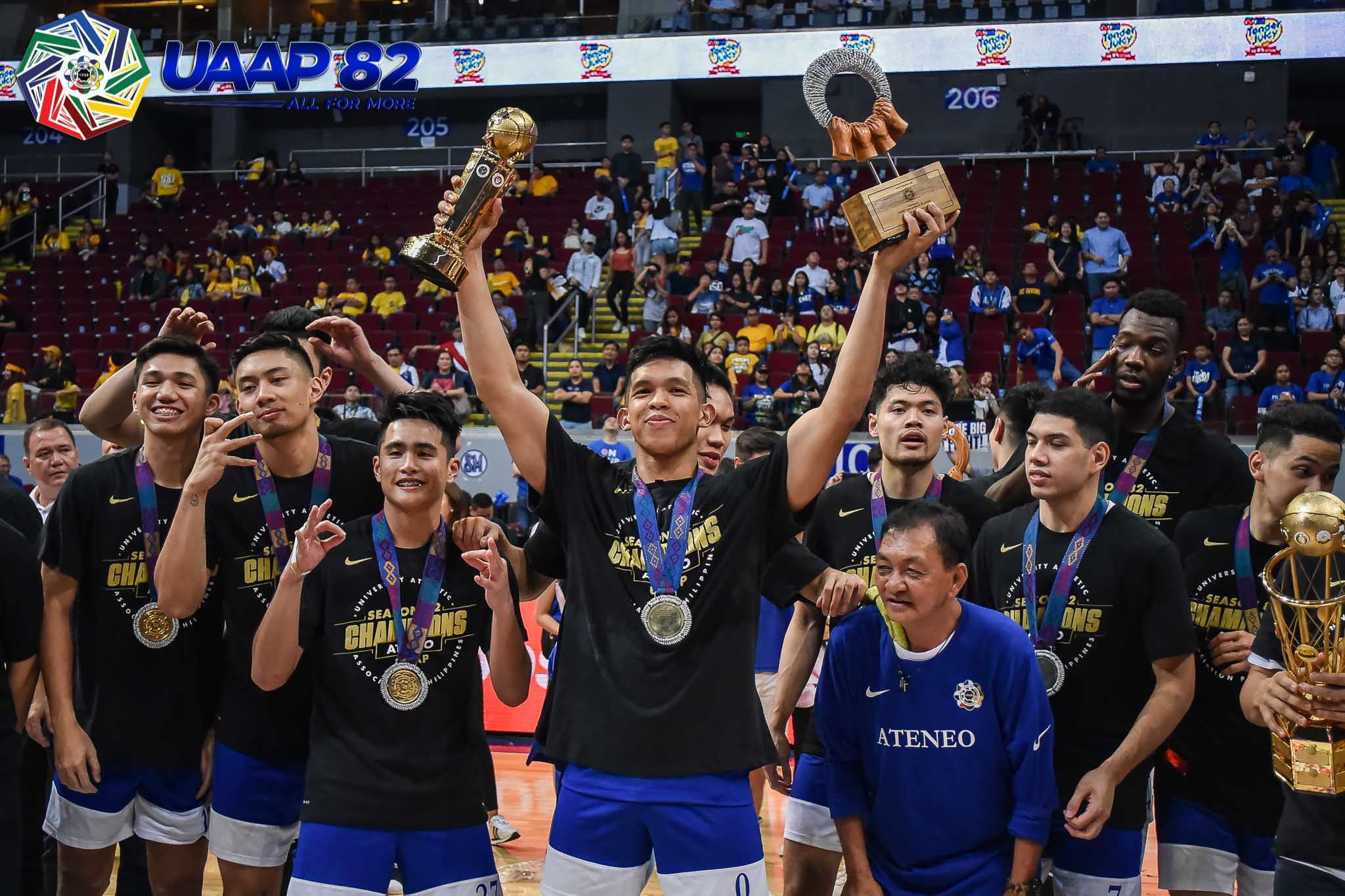 The Ateneo team sharing the glory after winning the Season 82 championships
