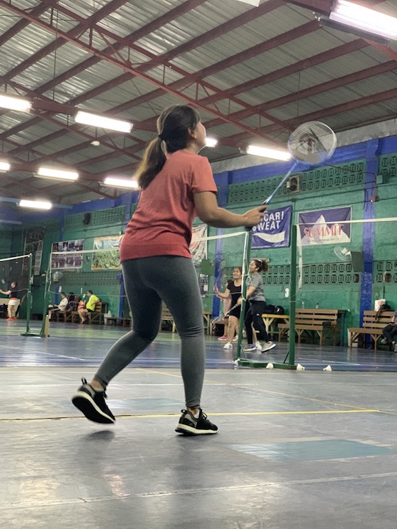 Trying out the Uniqlo Sport Utility Wear Dry-Ex crew neck T-shirt and Airism soft leggings with a game of badminton