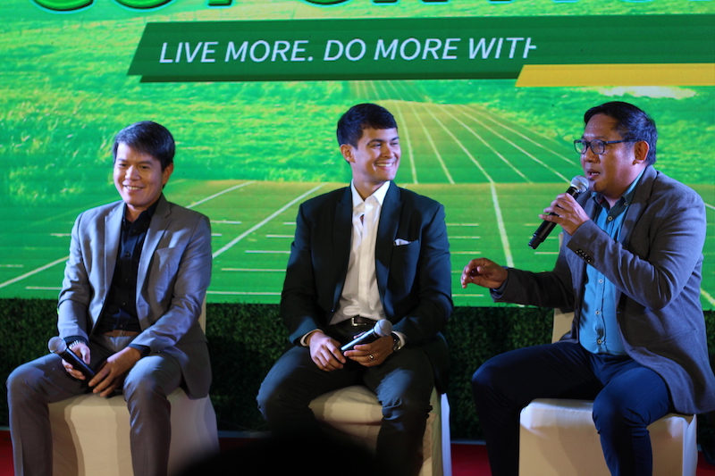 Matteo Guidicelli flanked by Santé Barley executives during the press conference