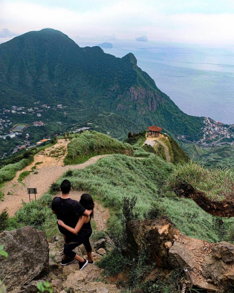 Teapot Mountain gets its name from its shape that actually resembles a Chinese teapot