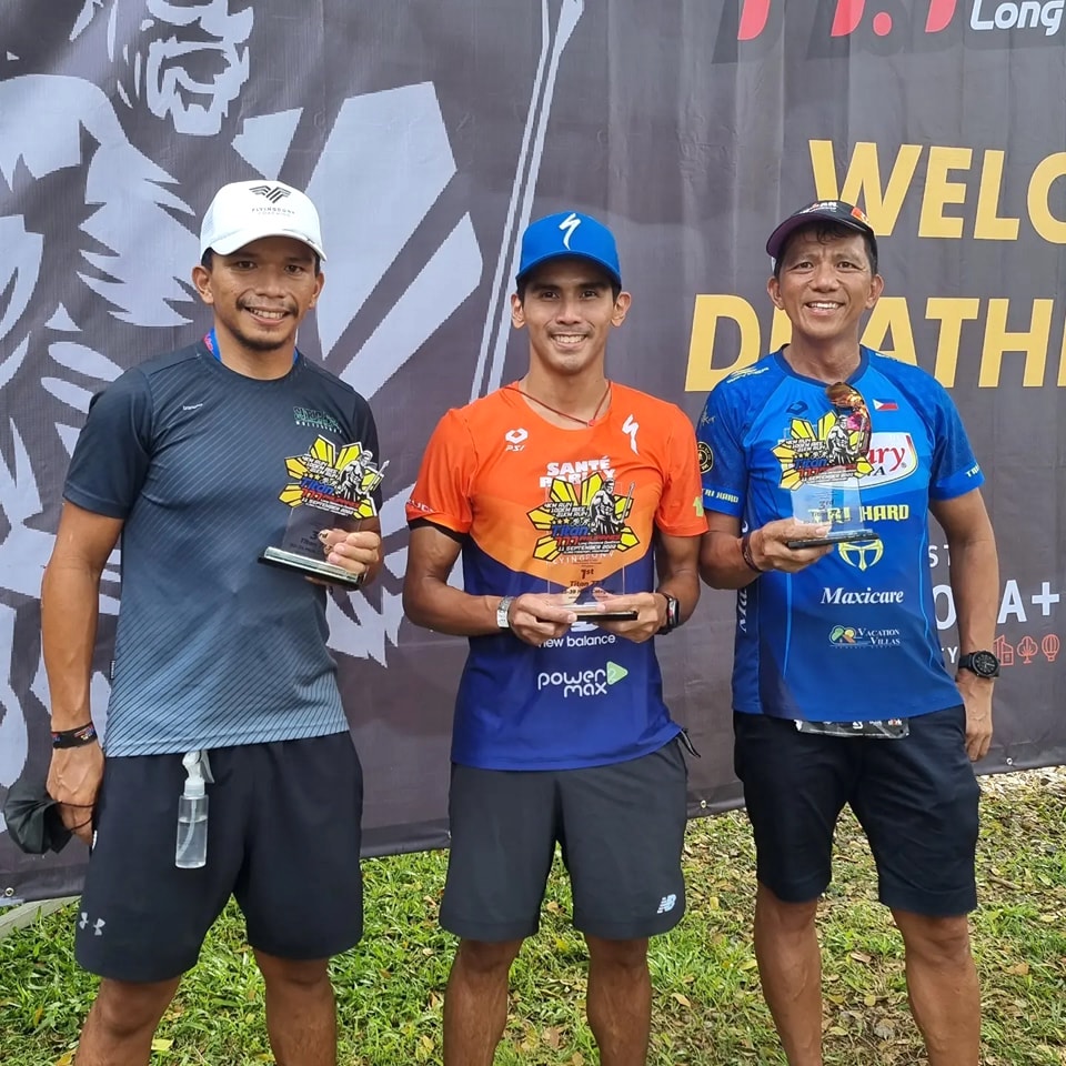Flanked by his athletes Aiken Ainsley Ting and Noel Mondero who also had podium finishes