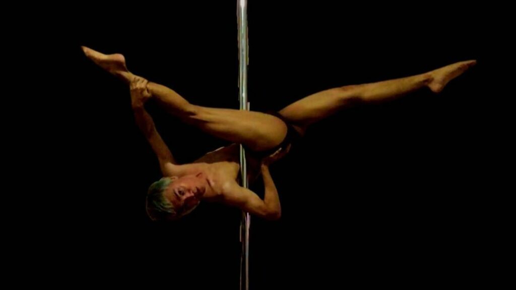 Prior to starting pole dancing, Oliver admits that he "didn't have a split"