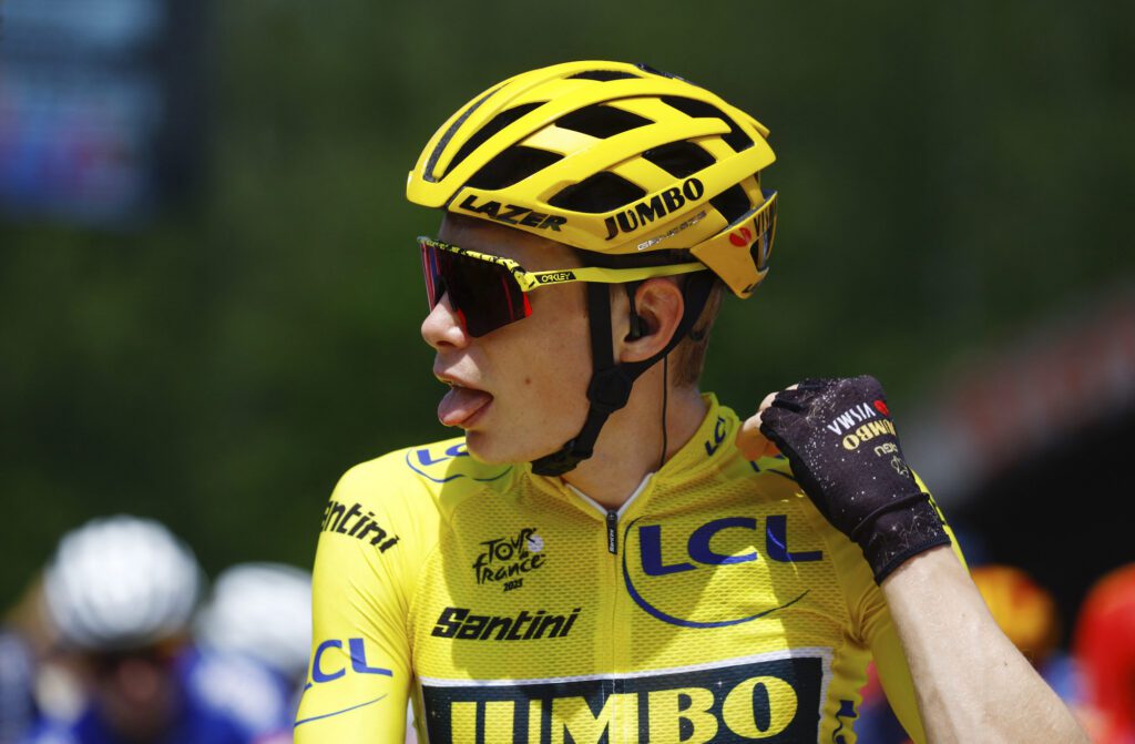 Team Jumbo–Visma's Jonas Vingegaard wearing the yellow jersey ahead of stage 10 | Photo by Gonzalo Fuentes/Reuters